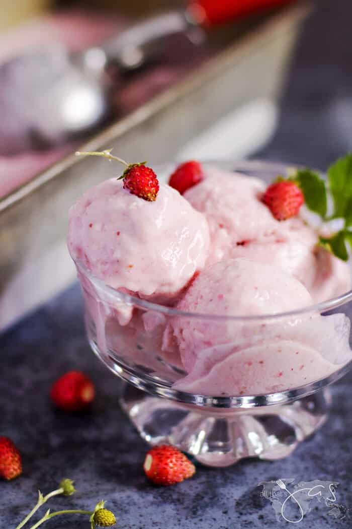 Amazing and delicious no churn frozen yogurt